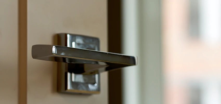 Door Lever Knob Repair in Woodlake, California