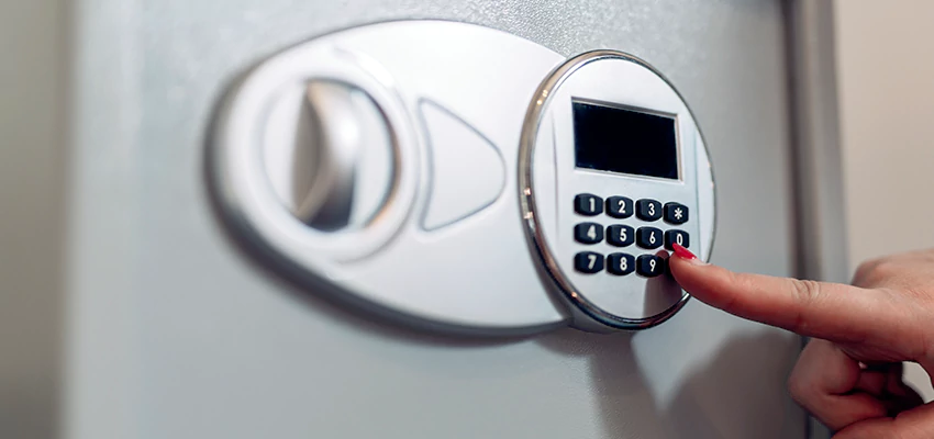 Jewelry Safe Cracking in Woodlake, California